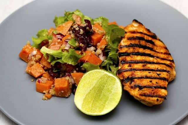 pollo a la parrilla con verduras