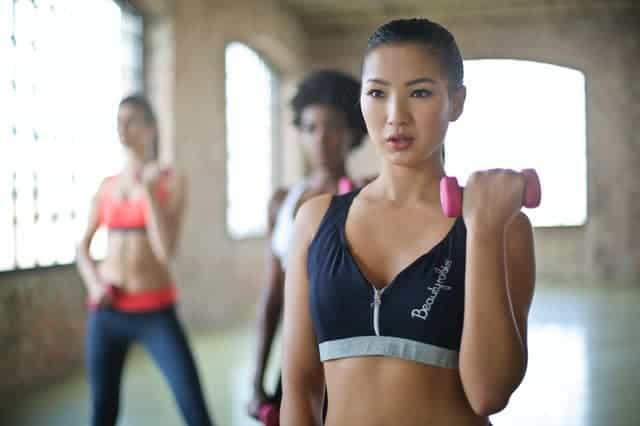 ejercicios para mujeres con mancuernas