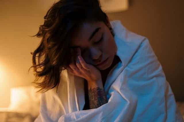 la mujer no puede dormir