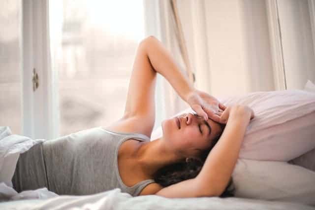 la mujer no puede dormir