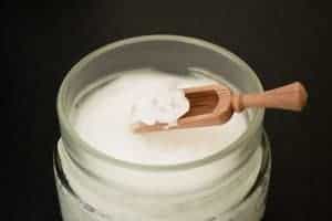aceite de coco en un frasco