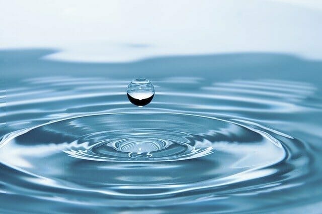 drop of water g26b3ed8fb 640