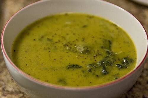 Sopa de col rizada